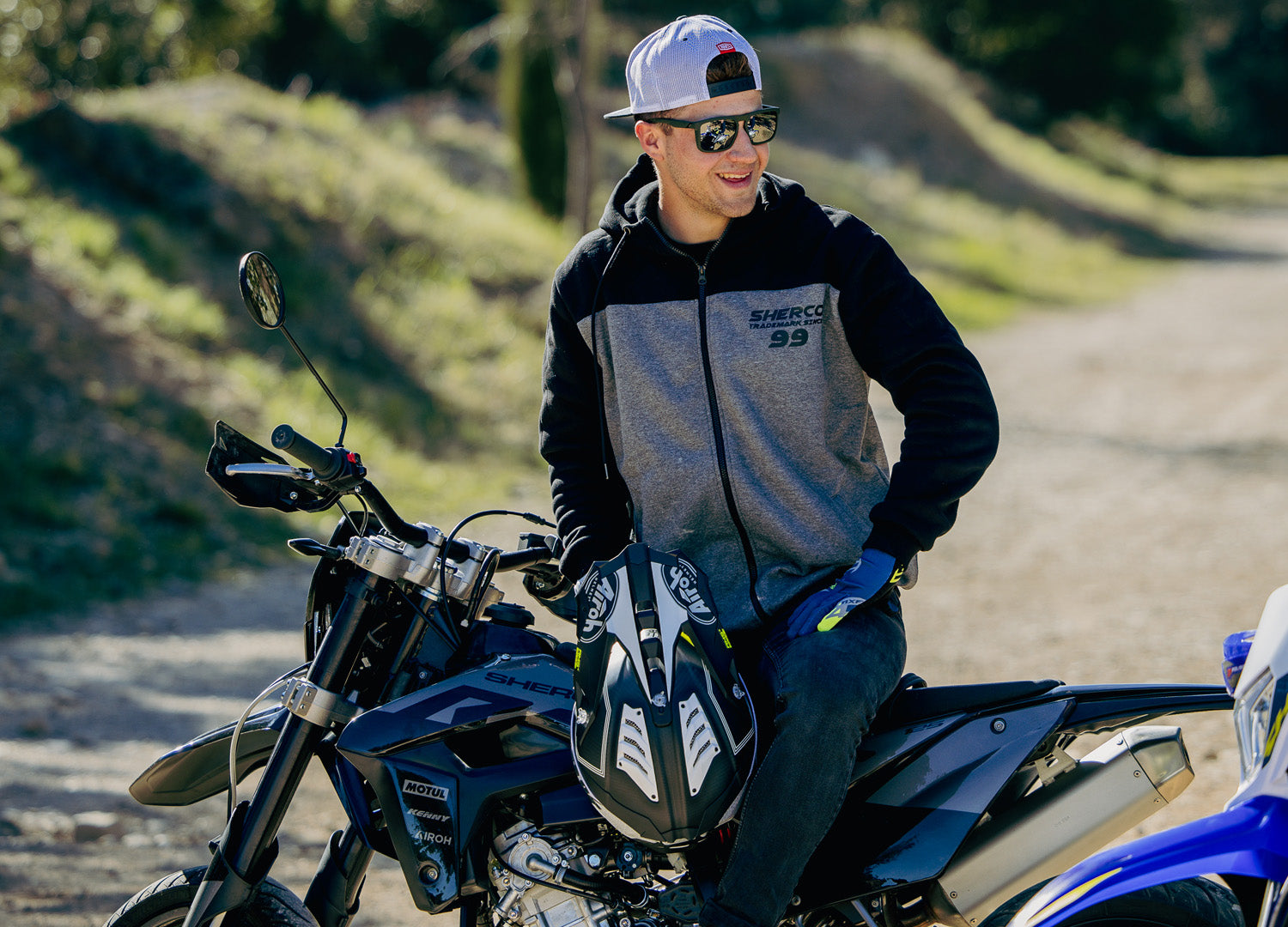 125 4T SM-RS BLACKMOON